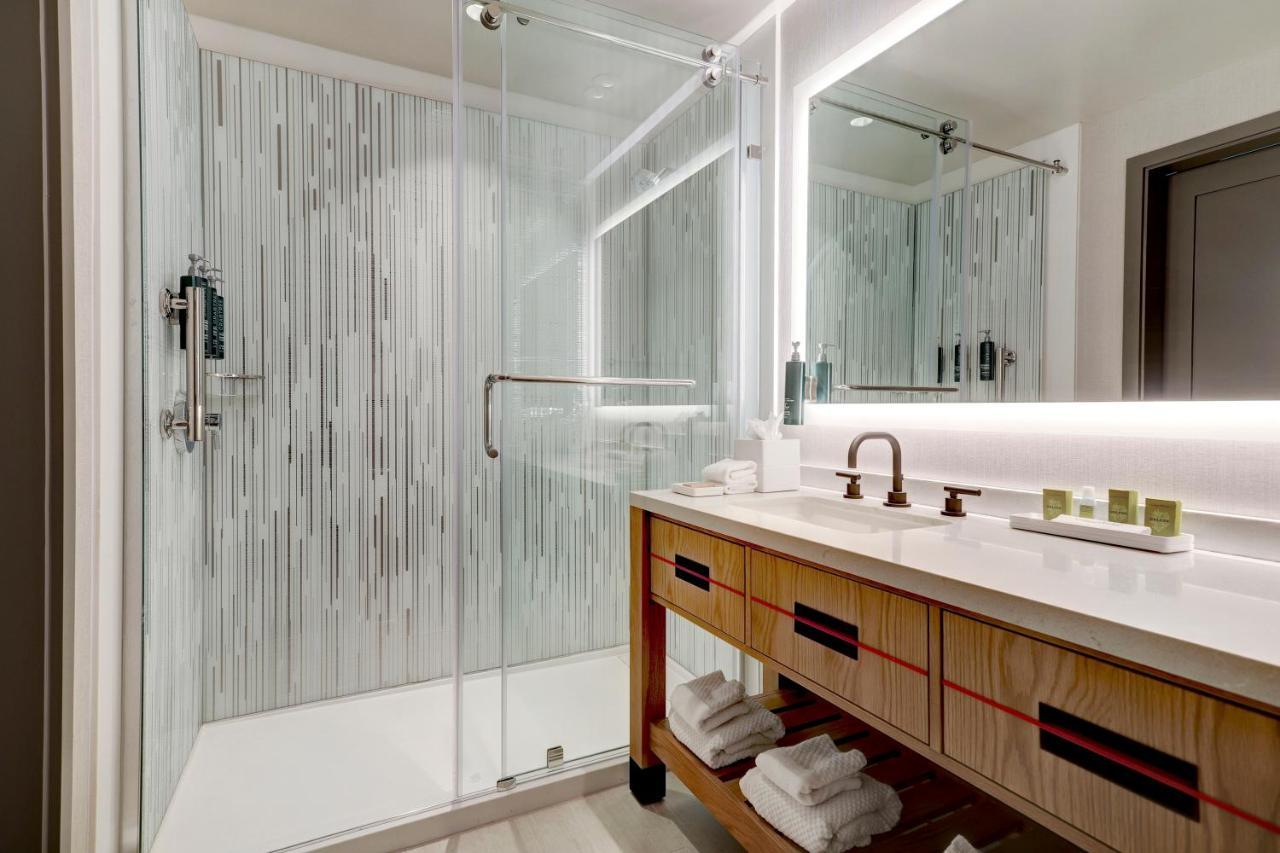 Hilton University Of Houston Bagian luar foto